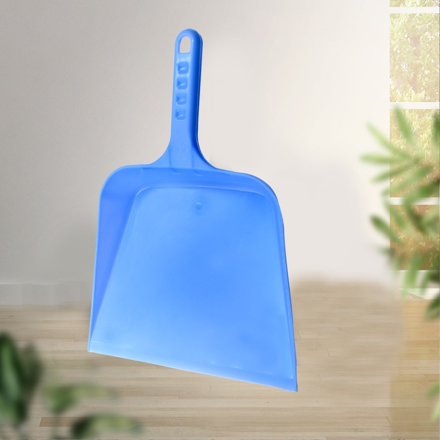 Multi-surface plastic dustpan with handle.